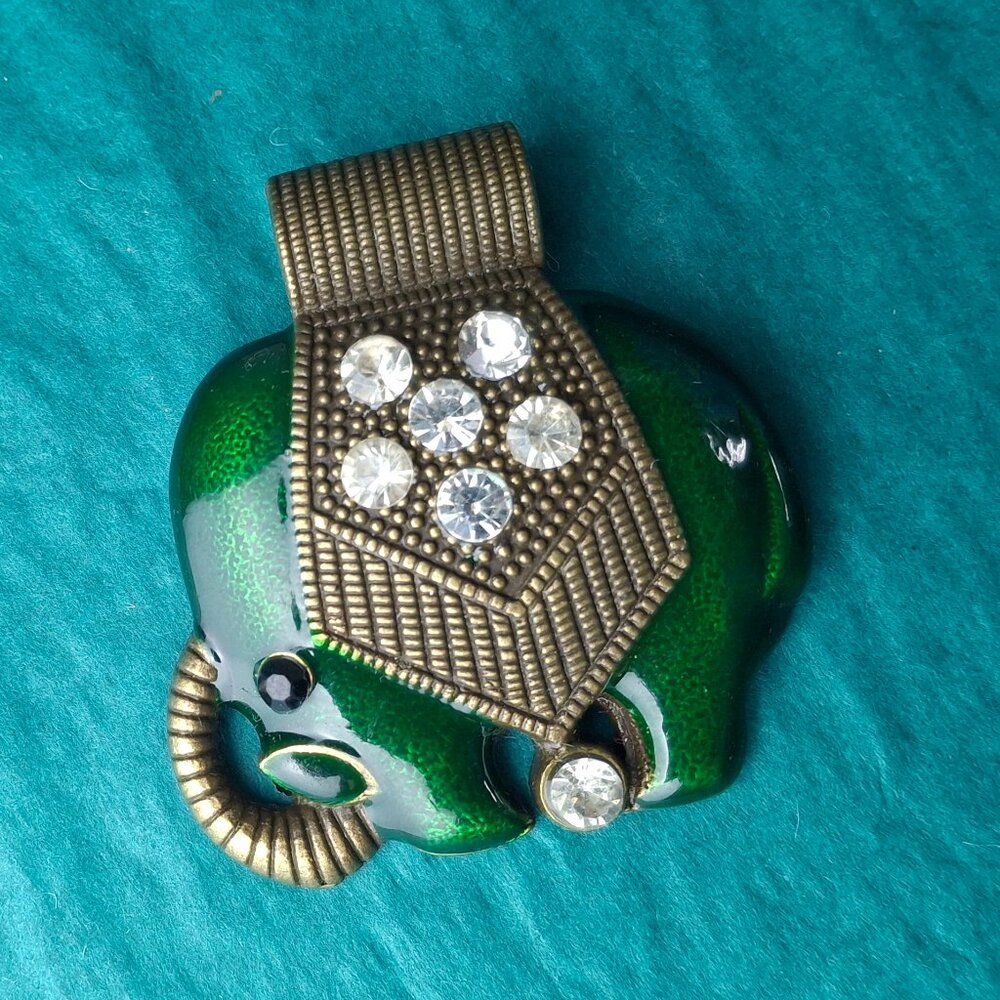 2/10$ Gorgeous green enamel and rhinestones elephant pendant